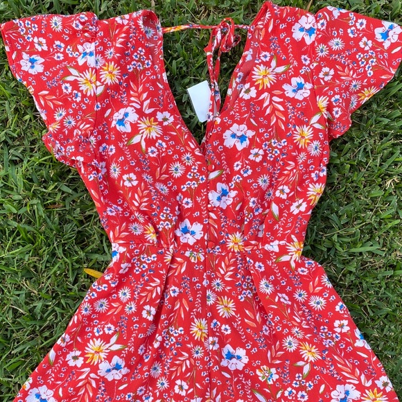 Charlotte Russe red flowery romper - Picture 1 of 4